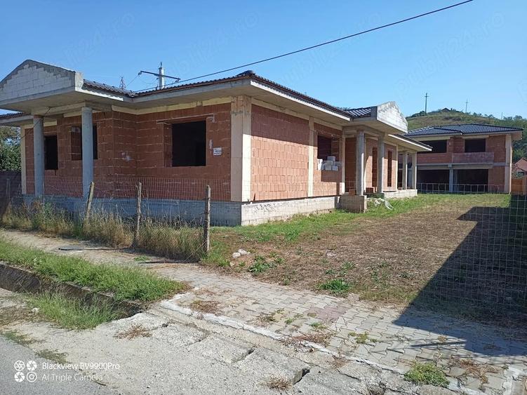 Casă cu Teren 1015 Mp în Central