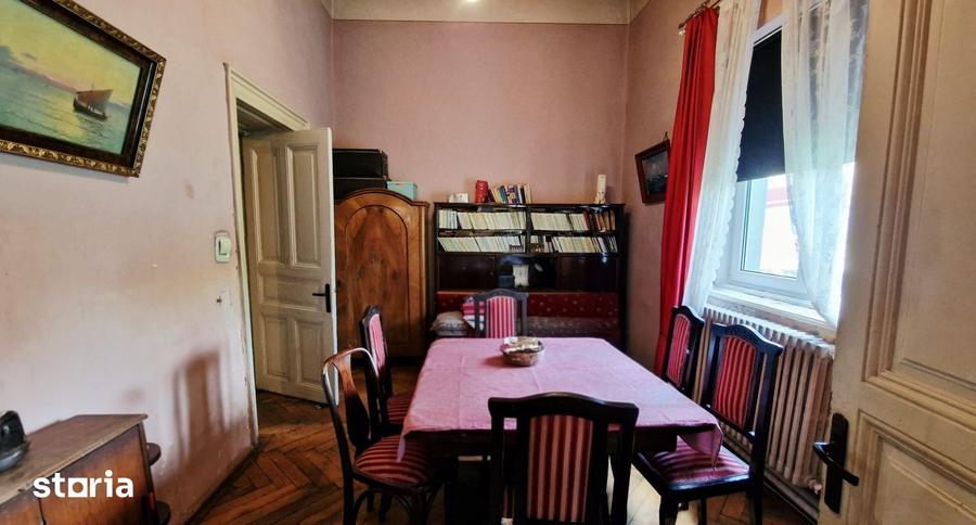 Apartament cu 5 camere în Victoriei