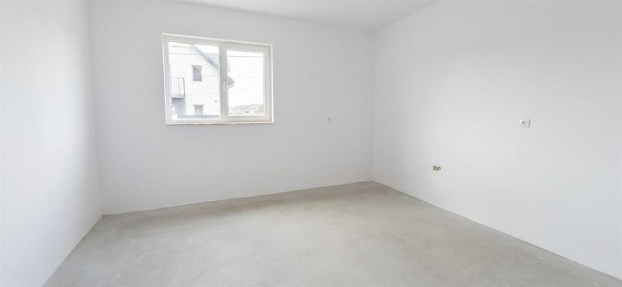 Casă cu 5 camere cu Teren 500 Mp în Nojorid
