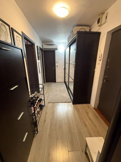 Apartament cu 2 camere decomandat în Trocadero
