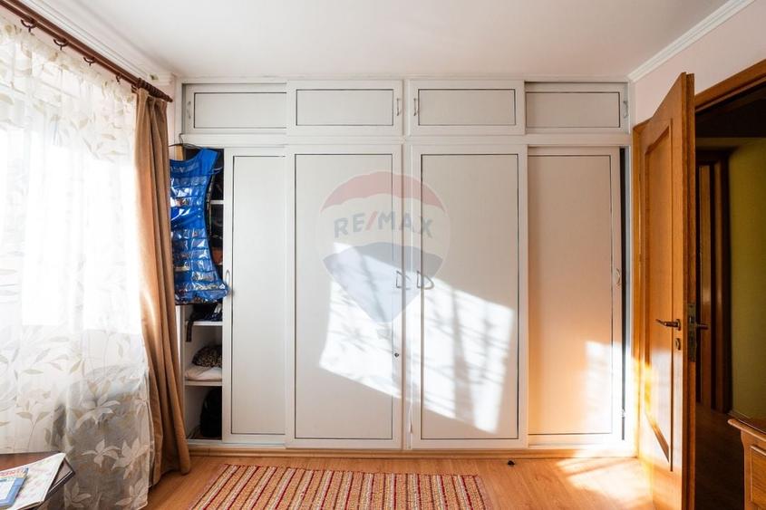 Apartament cu 3 camere de vânzare în Centrul orașului Câmpulung - 15