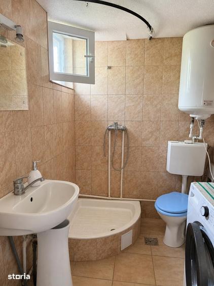 Casă cu 6 camere cu Teren 2060 Mp în Perișor