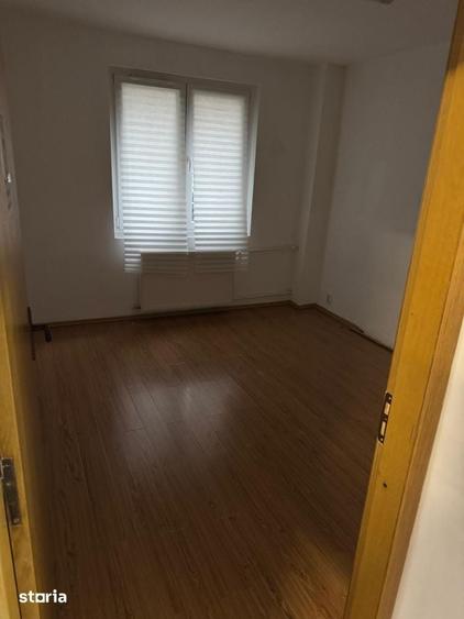 Apartament cu 4 camere în Tudor Vladimirescu