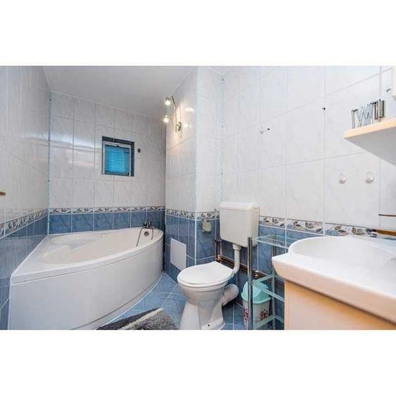 Apartament cu 3 camere decomandat în Confecții