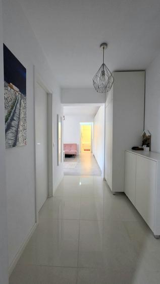 Apartament cu 3 camere semidecomandat în Grigorescu