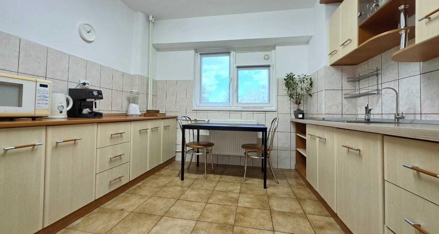 Apartament cu 4 camere decomandat, mobilat în Universitate