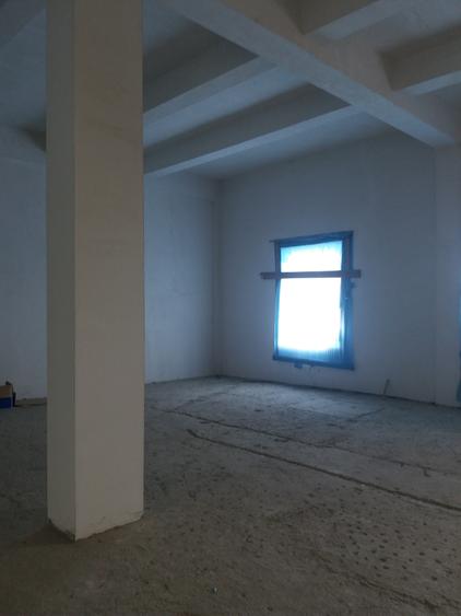 Spațiu comercial, de 2,000 mp, în Nord