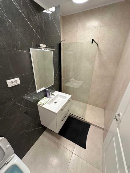 Apartament cu 4 camere decomandat în Central