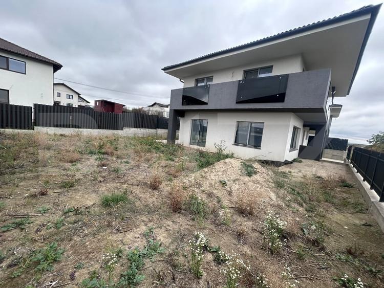 Casă individuală cu 4 camere cu Canalizare în Exterior Est
