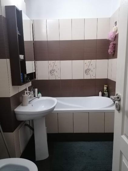 Apartament cu 3 camere decomandat în Tudor