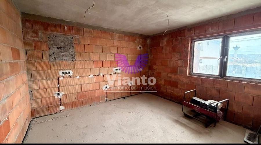 Duplex cu 3 camere cu Canalizare în Cristian