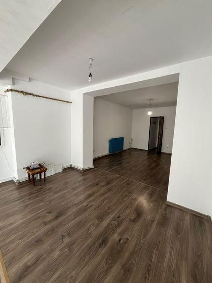 Spațiu comercial, de 64 mp, în Central