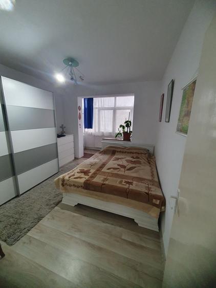Apartament cu 4 camere semidecomandat în Săsar