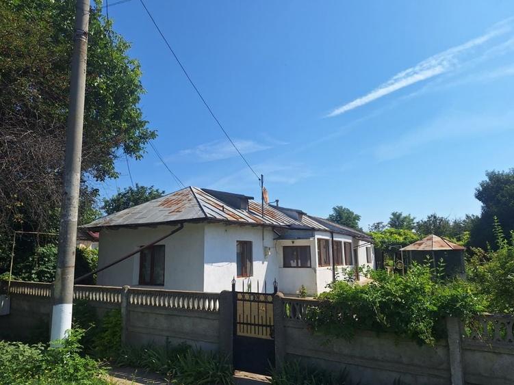 Casă cu 4 camere în Vânători