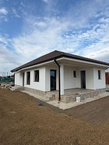 Casă cu 3 camere în Sântandrei
