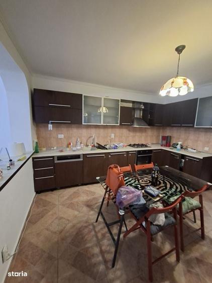 Casă cu 4 camere cu Teren 2600 Mp în Central