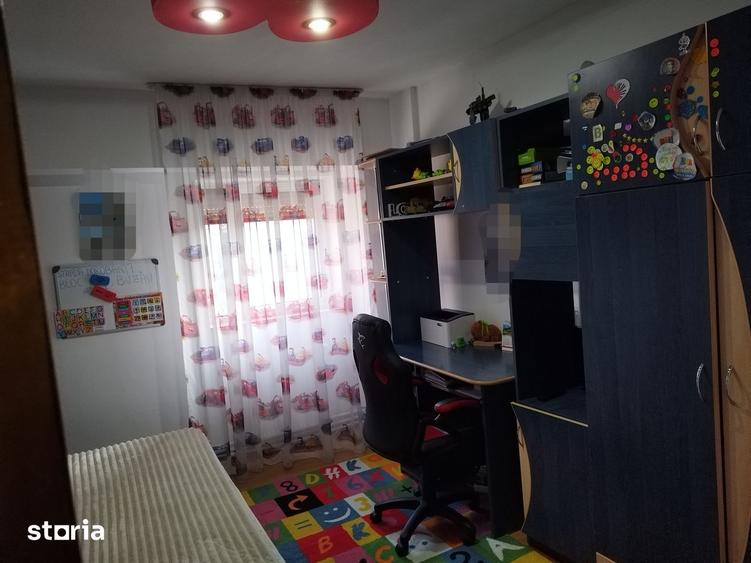 Apartament cu 3 camere decomandat în Dorobanți