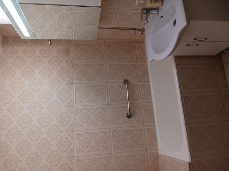 Apartament cu 3 camere decomandat în Libertății