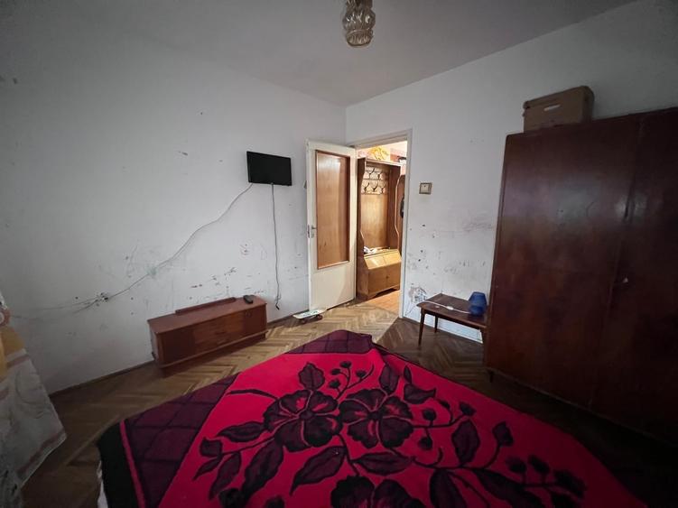 Apartament cu 3 camere decomandat în Minerul