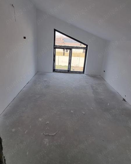 Casă cu Teren 440 Mp în Ghiroda