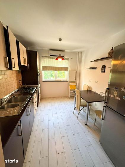 Apartament cu 3 camere decomandat în Vitan