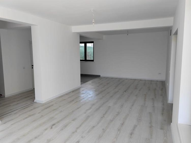 Casă individuală cu 4 camere cu Teren 530 Mp în Brebu