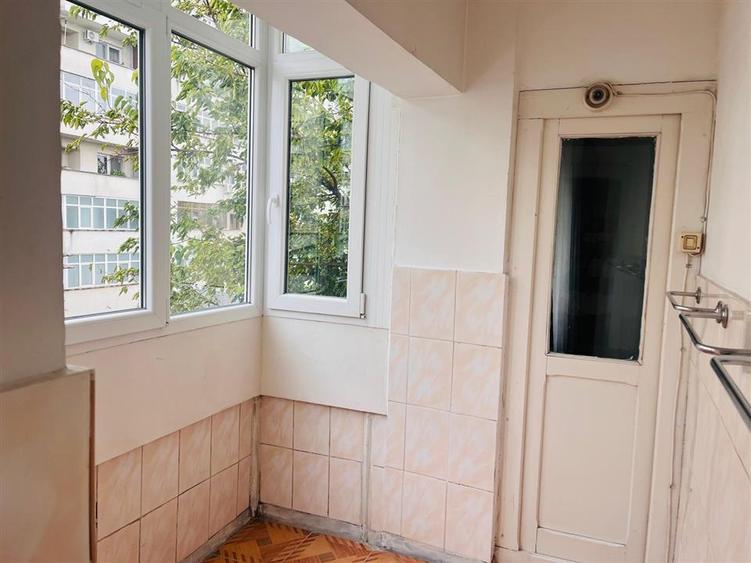 Apartament cu 2 camere decomandat, mobilat în Central