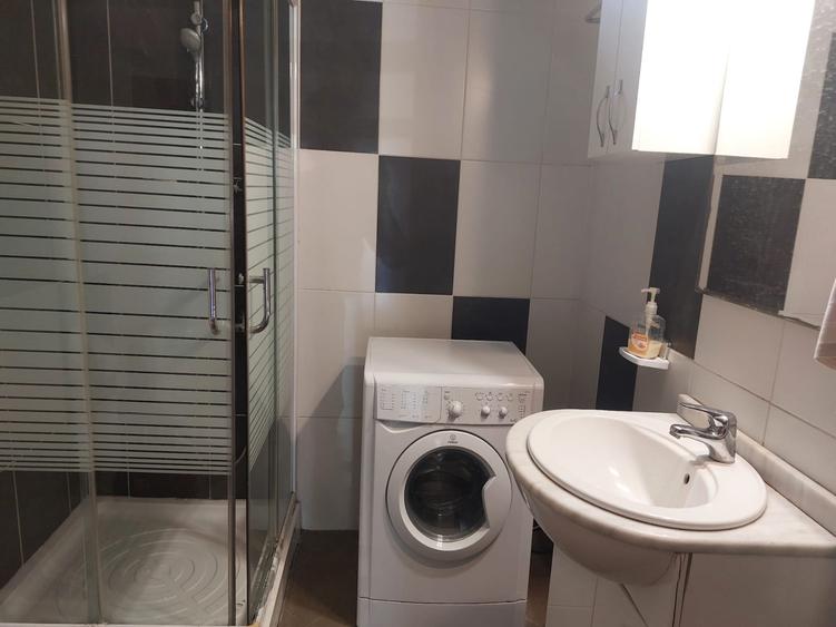 Casă cu 5 camere cu Canalizare în Bucureștii Noi