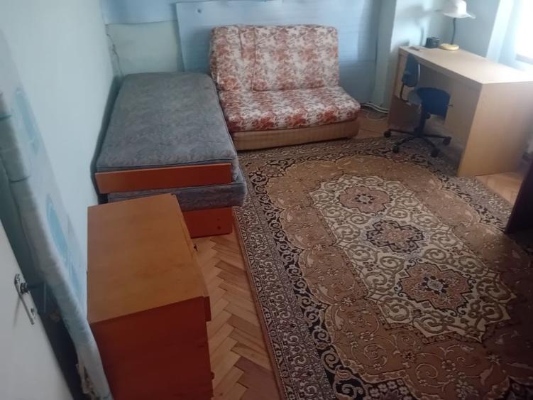 Apartament cu 3 camere decomandat în Calea Romanului