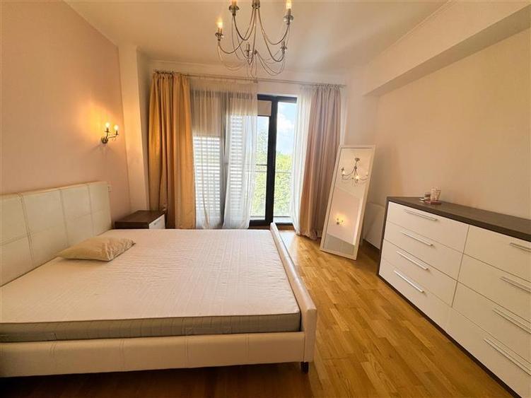 Apartament cu 3 camere decomandat, mobilat în Central