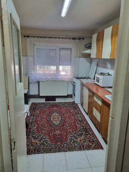 Apartament cu 3 camere decomandat în Carpați 2