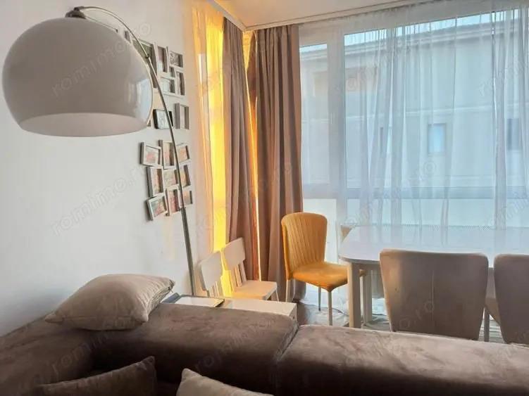Apartament cu 3 camere semidecomandat în Girocului