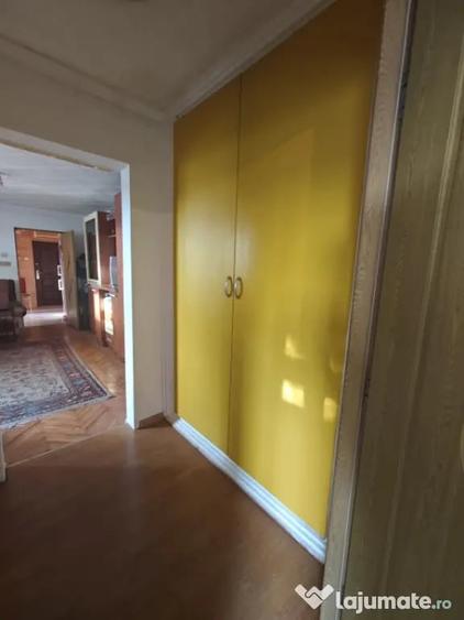 Apartament cu 2 camere semidecomandat în Săsar