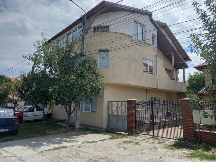 Casă cu 4 camere în Mehala