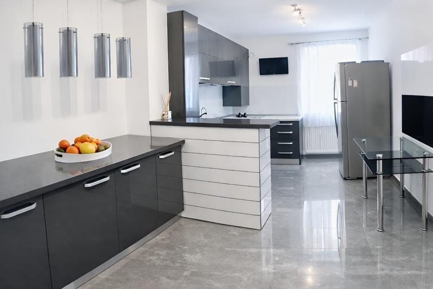Apartament cu 2 camere decomandat în Sânpetru