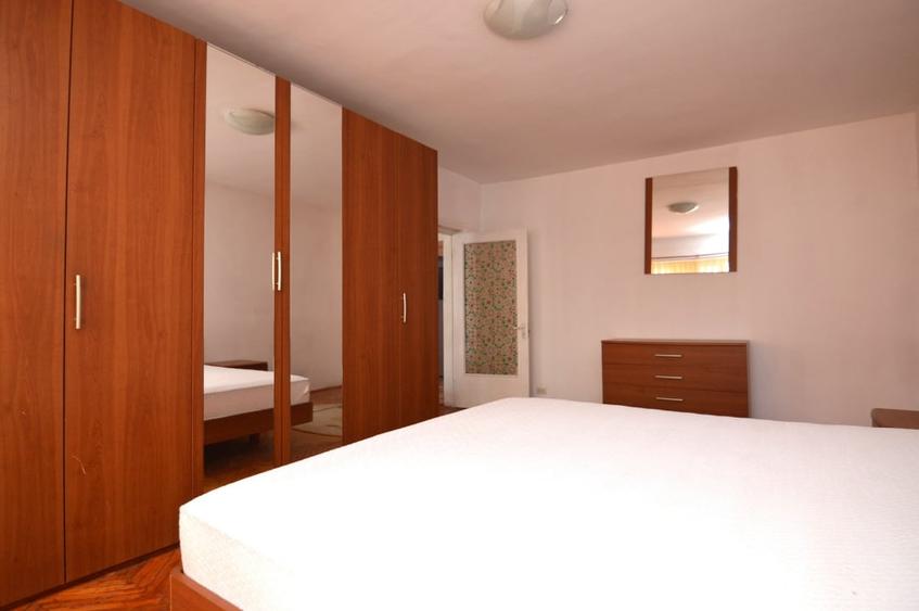 Apartament cu 4 camere decomandat, mobilat în Unirii