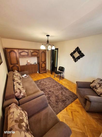 Apartament cu 3 camere decomandat în Calea București