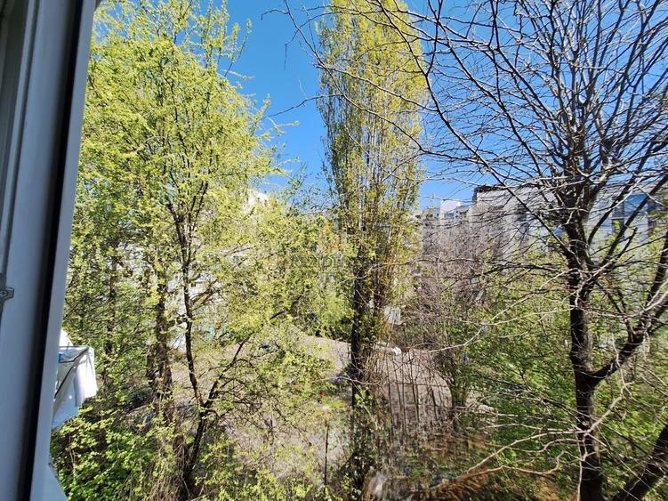 Apartament cu 2 camere decomandat în Apărătorii Patriei