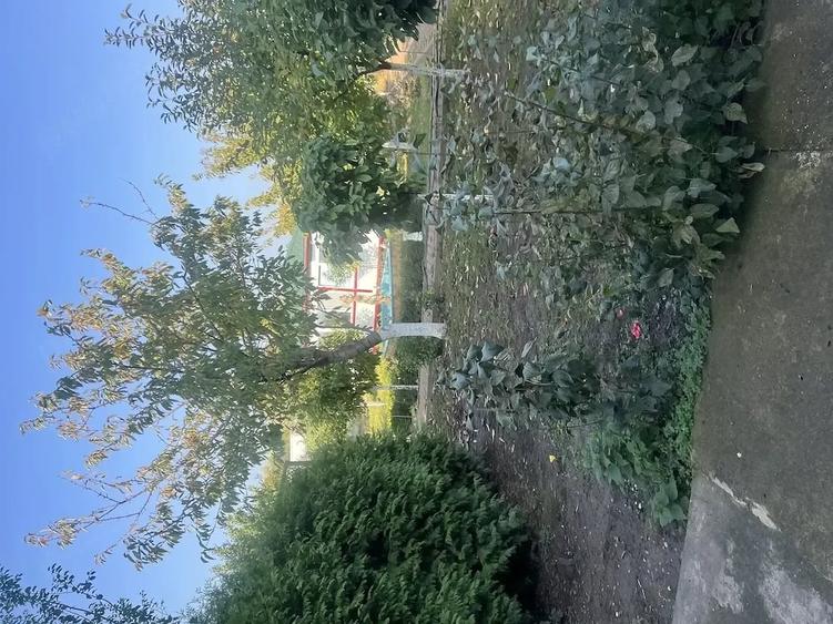 Casă cu 5 camere cu Teren 1400 Mp în Petrolului