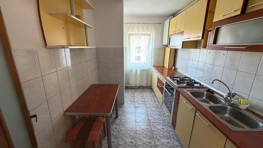 Apartament cu 3 camere decomandat în Micro 17