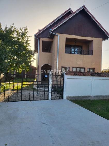 Casă cu 4 camere în Căteasca