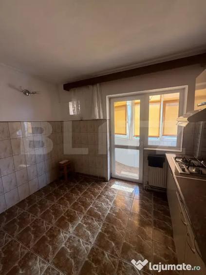 Apartament cu 4 camere decomandat în Micro 5