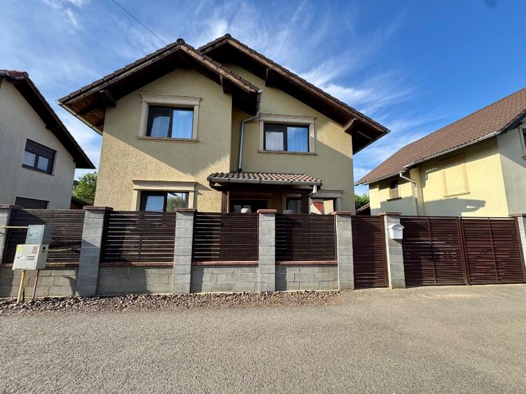 Casă individuală cu 5 camere cu Teren 230 Mp în Giroc