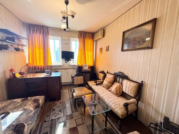 Apartament cu 3 camere în Victoriei