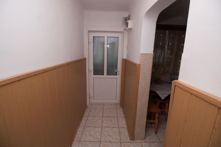 Apartament cu 2 camere semidecomandat, mobilat în Haltă