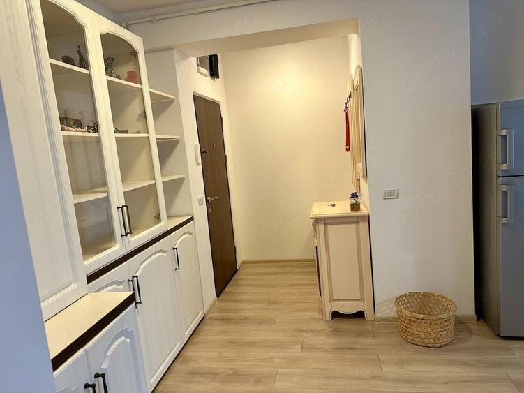 Apartament cu 3 camere decomandat în Girocului