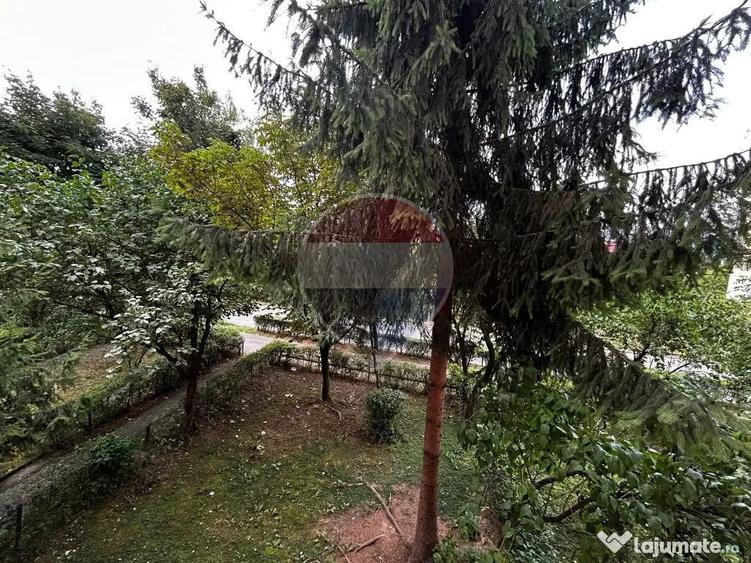 Apartament cu 2 camere decomandat în Republicii