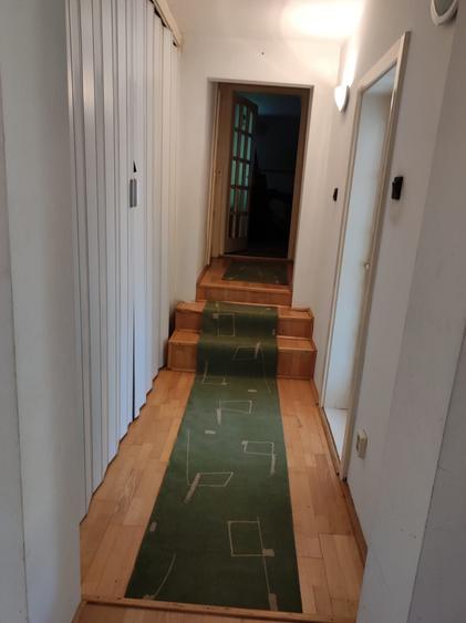 Casă cu 4 camere nedecomandat în Soarelui