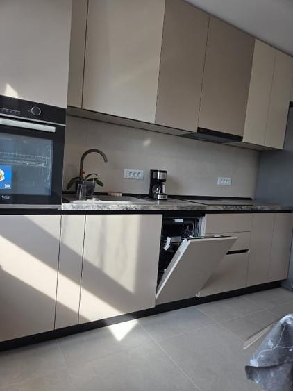 Apartament cu 2 camere, mobilat în Tractorul