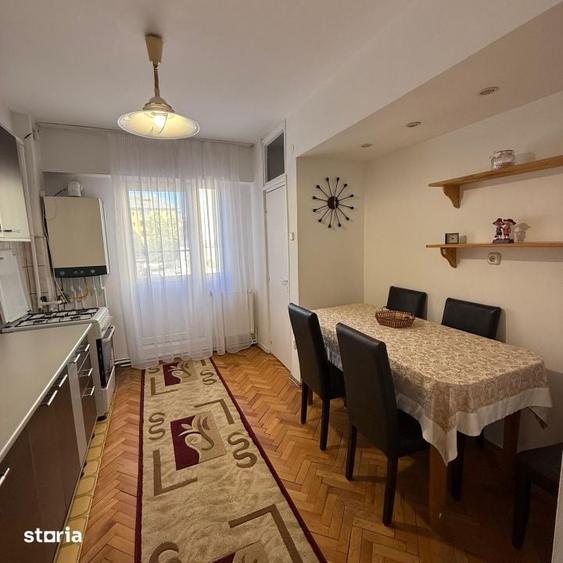 Apartament cu 3 camere în Traian